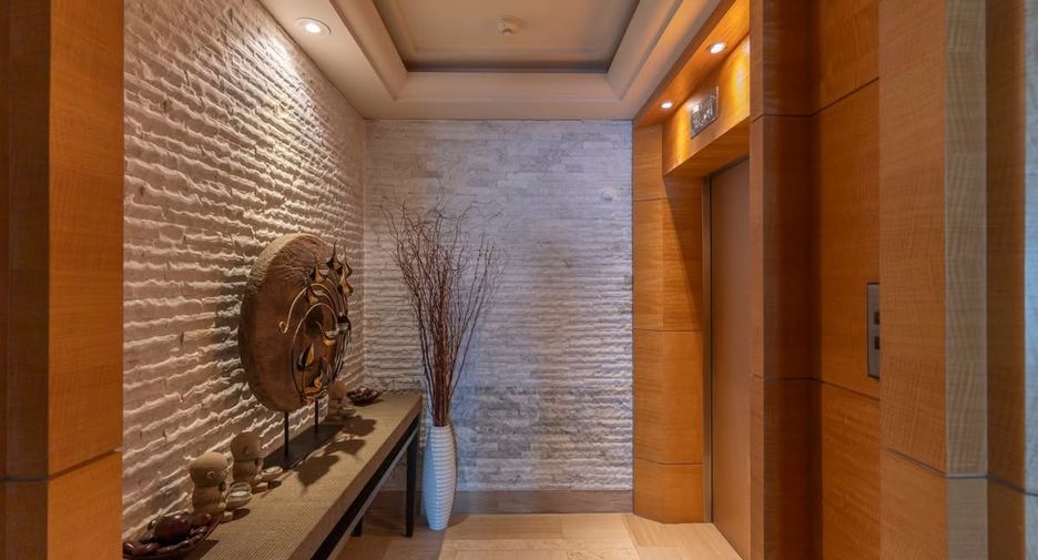 For rent 4 bedrooms condo in Pathum Wan, Bangkok
