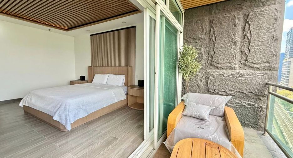 For rent 4 bedrooms condo in Pathum Wan, Bangkok