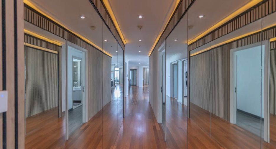 For rent 4 bedrooms condo in Pathum Wan, Bangkok