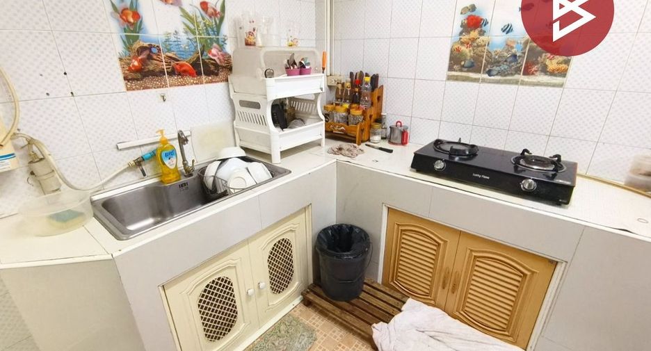 For sale 4 bedrooms retail Space in Khlong Toei, Bangkok