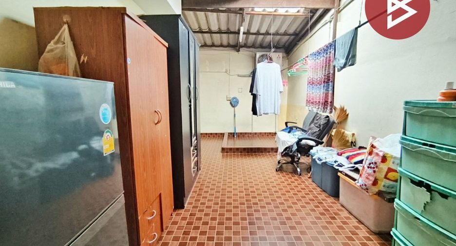 For sale 4 bedrooms retail Space in Khlong Toei, Bangkok