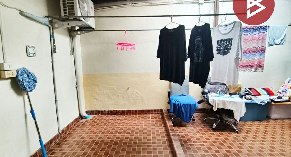For sale 4 bedrooms retail Space in Khlong Toei, Bangkok