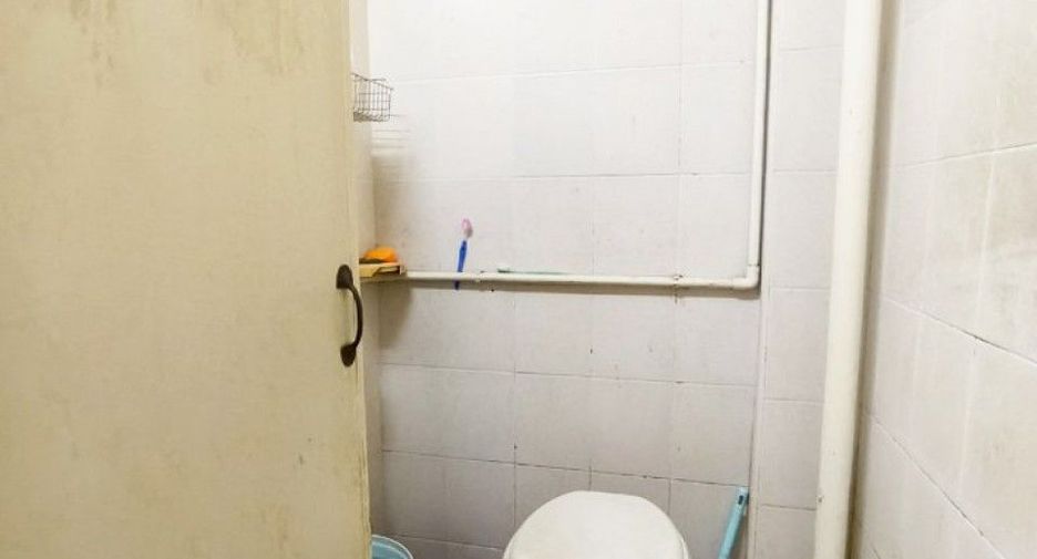 For sale 4 bedrooms retail Space in Khlong Toei, Bangkok