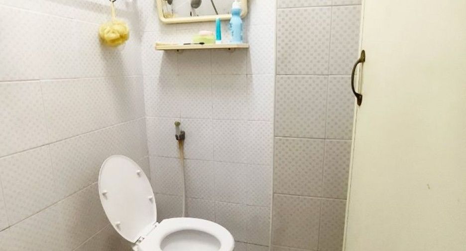 For sale 4 bedrooms retail Space in Khlong Toei, Bangkok