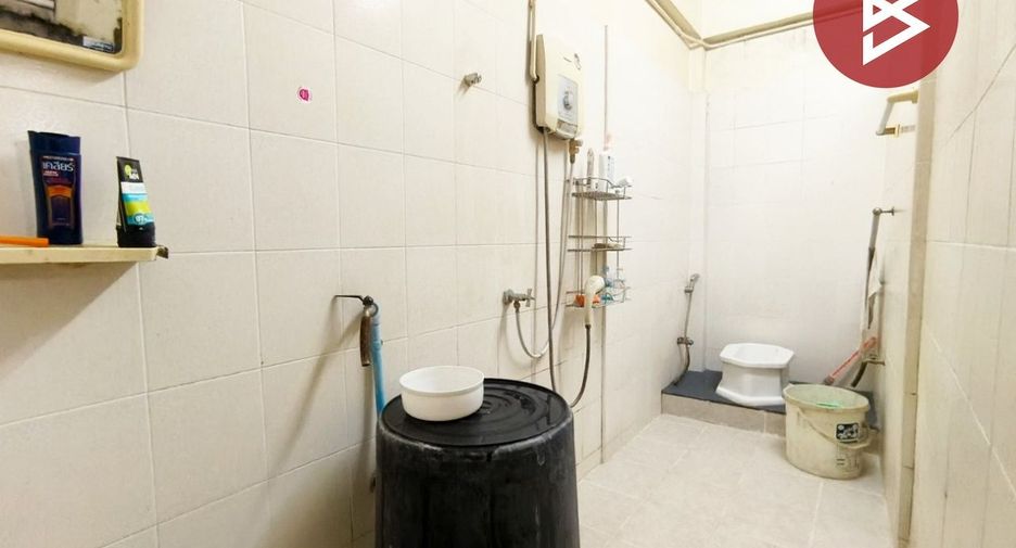 For sale 4 bedrooms retail Space in Khlong Toei, Bangkok
