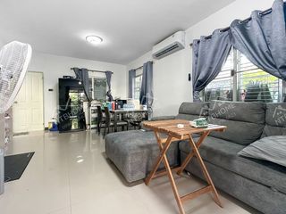 Casa adosada en venta de 3 habitaciones en Sai Mai, Bangkok