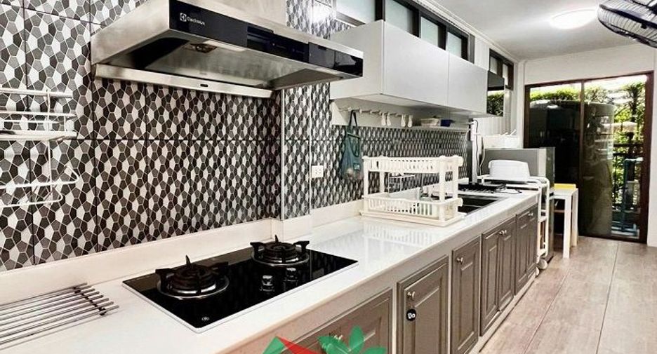 Casa en venta de 4 habitaciones en Don Mueang, Bangkok