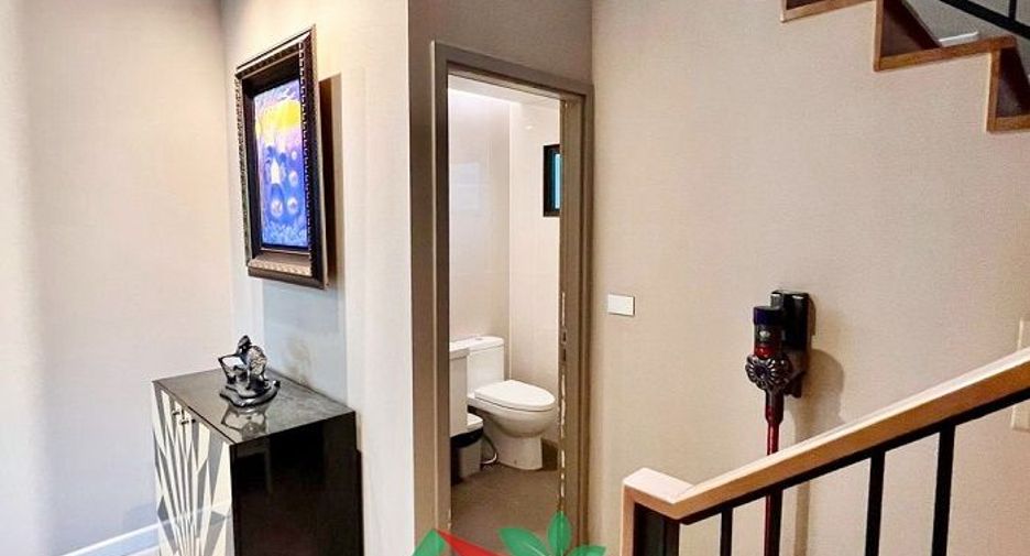 Casa en venta de 4 habitaciones en Don Mueang, Bangkok