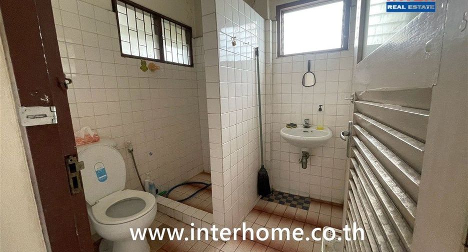 For sale 5 bedrooms retail Space in Khan Na Yao, Bangkok
