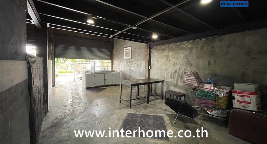 For sale 5 bedrooms retail Space in Khan Na Yao, Bangkok