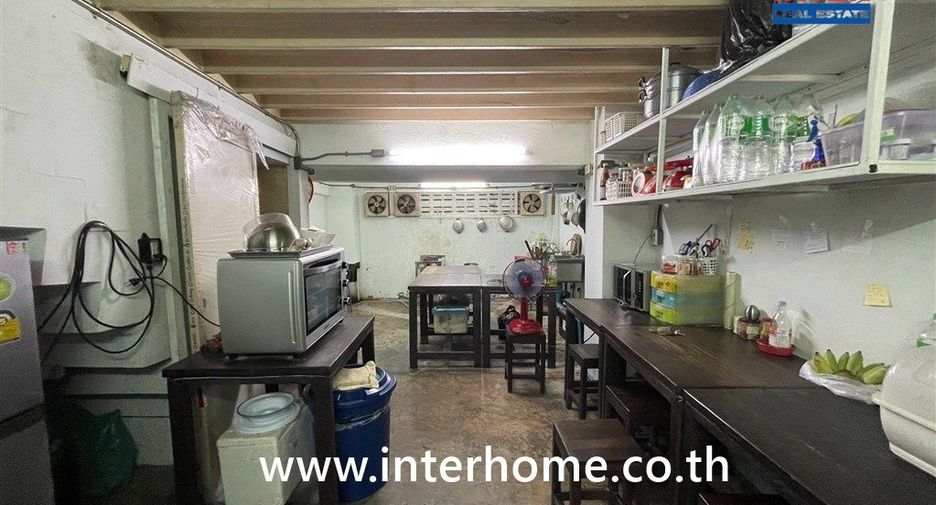 For sale 5 bedrooms retail Space in Khan Na Yao, Bangkok