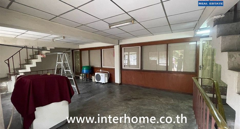 For sale 5 bedrooms retail Space in Khan Na Yao, Bangkok