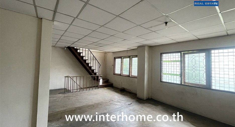 For sale 5 bedrooms retail Space in Khan Na Yao, Bangkok
