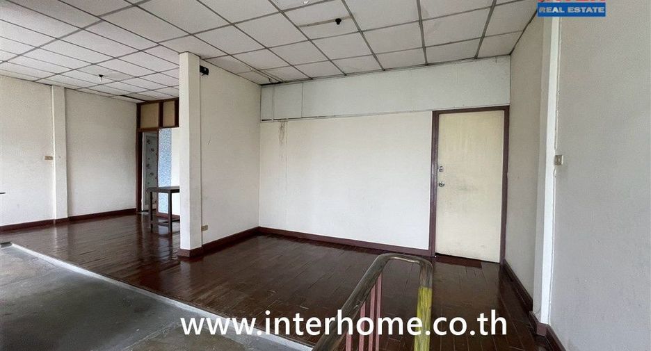 For sale 5 bedrooms retail Space in Khan Na Yao, Bangkok
