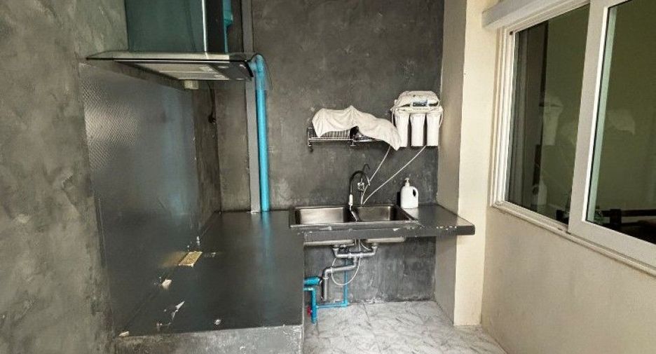 For sale 4 bedrooms townhouse in Bang Phli, Samut Prakan