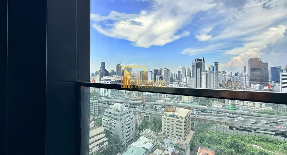 For rent 2 bedrooms condo in Pathum Wan, Bangkok