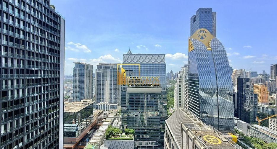 For rent 2 bedrooms condo in Pathum Wan, Bangkok