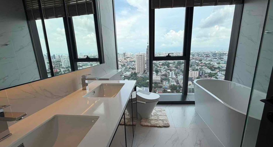 Condo en alquiler de 3 habitaciones en Watthana, Bangkok