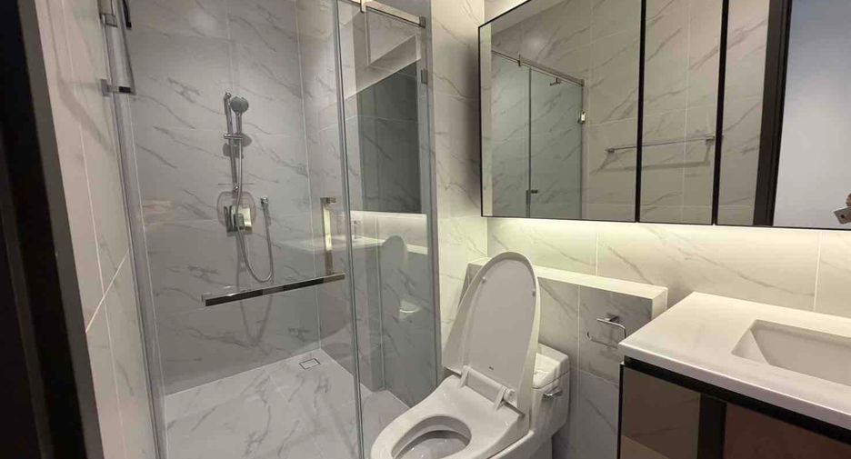 Condo en alquiler de 3 habitaciones en Watthana, Bangkok