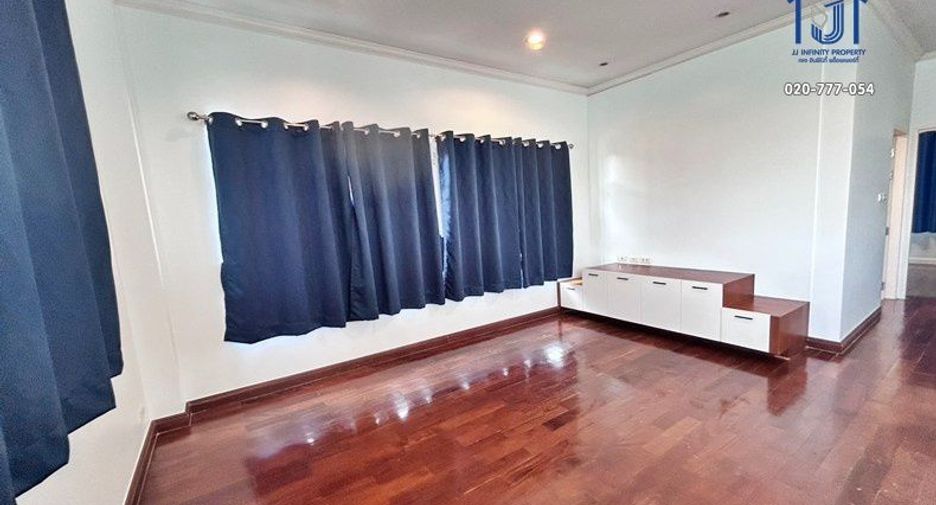 For sale 4 bedrooms house in Bang Phli, Samut Prakan