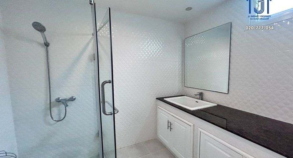 For sale 4 bedrooms house in Bang Phli, Samut Prakan