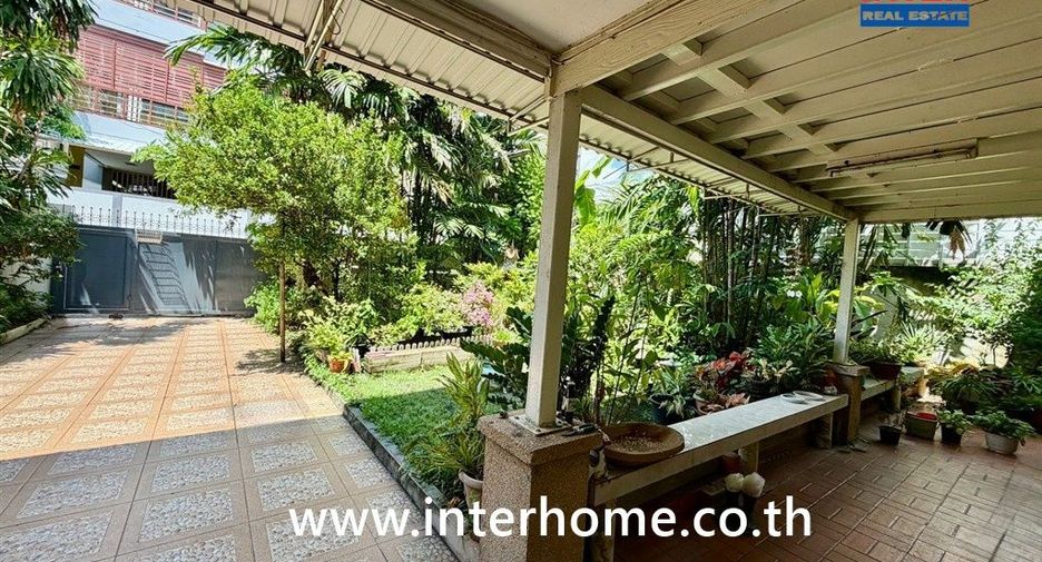 For sale 3 bedrooms house in Phaya Thai, Bangkok