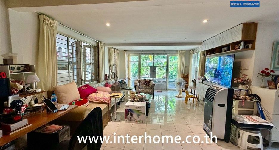For sale 3 bedrooms house in Phaya Thai, Bangkok