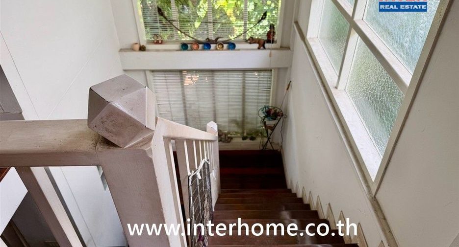 For sale 3 bedrooms house in Phaya Thai, Bangkok
