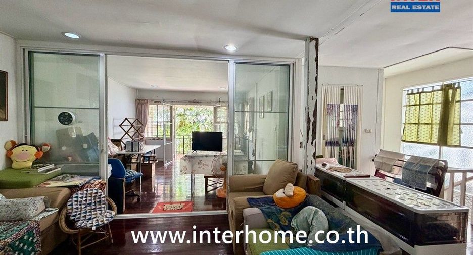 For sale 3 bedrooms house in Phaya Thai, Bangkok