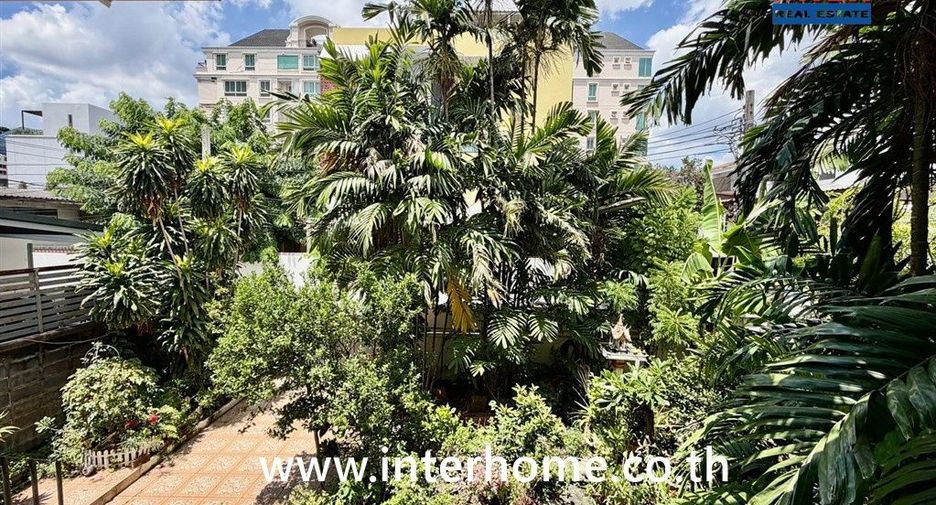 For sale 3 bedrooms house in Phaya Thai, Bangkok