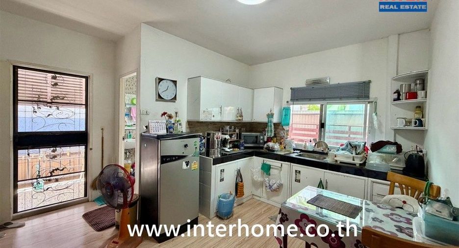 For sale 3 bedrooms house in Phaya Thai, Bangkok