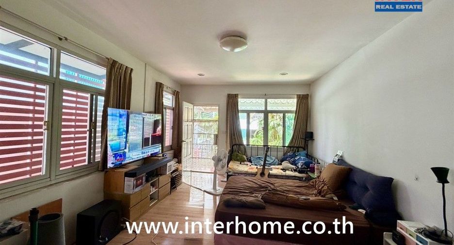 For sale 3 bedrooms house in Phaya Thai, Bangkok