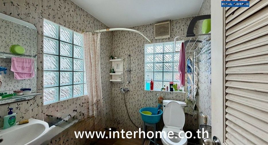 For sale 3 bedrooms house in Phaya Thai, Bangkok