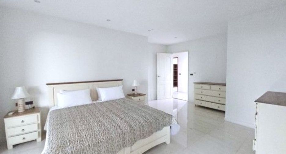 For sale 4 bedrooms condo in Khlong Toei, Bangkok
