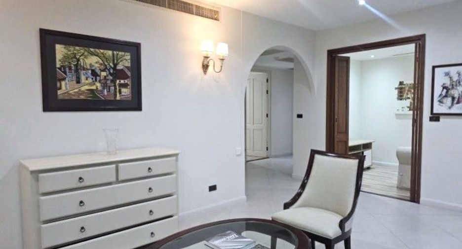 For sale 4 bedrooms condo in Khlong Toei, Bangkok