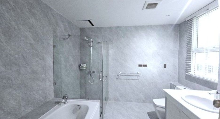 For sale 4 bedrooms condo in Khlong Toei, Bangkok