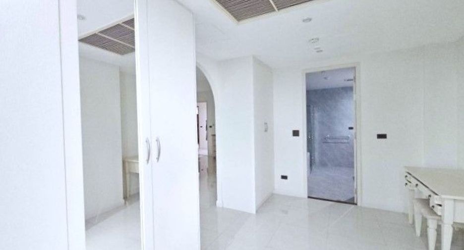 For sale 4 bedrooms condo in Khlong Toei, Bangkok