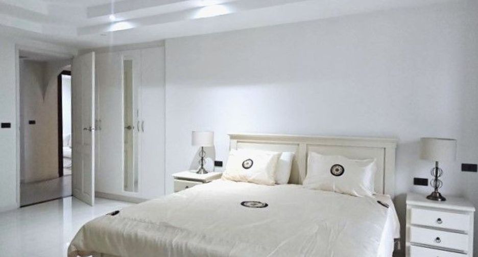 For sale 4 bedrooms condo in Khlong Toei, Bangkok