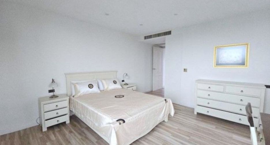 For sale 4 bedrooms condo in Khlong Toei, Bangkok
