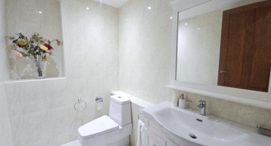 For sale 4 bedrooms condo in Khlong Toei, Bangkok