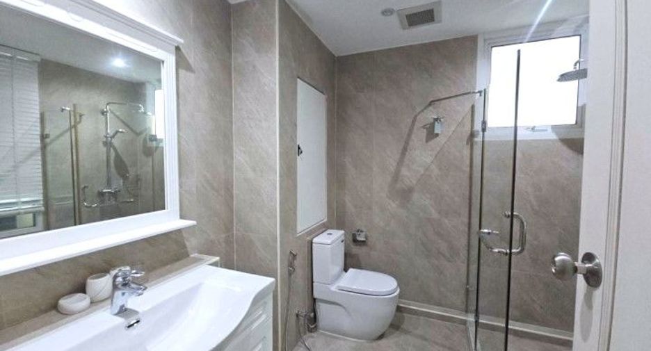 For sale 4 bedrooms condo in Khlong Toei, Bangkok