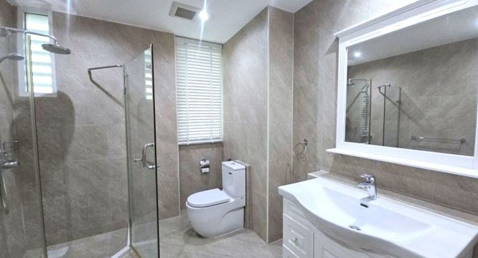 For sale 4 bedrooms condo in Khlong Toei, Bangkok