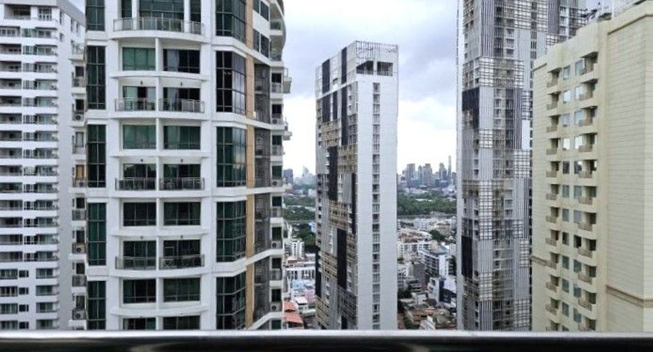 For sale 4 bedrooms condo in Khlong Toei, Bangkok
