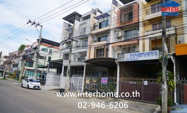 À vendre 4 chambres maison de ville à Prawet, Bangkok