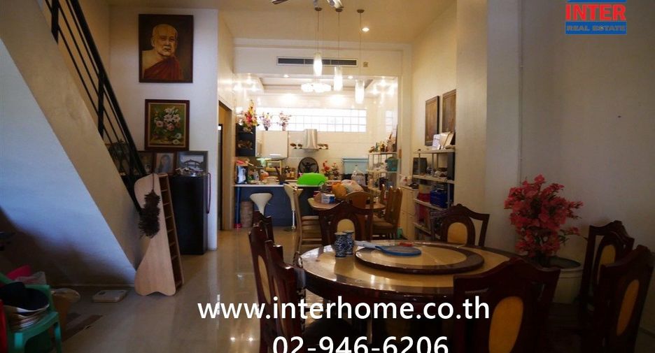 À vendre 4 chambres maison de ville à Prawet, Bangkok