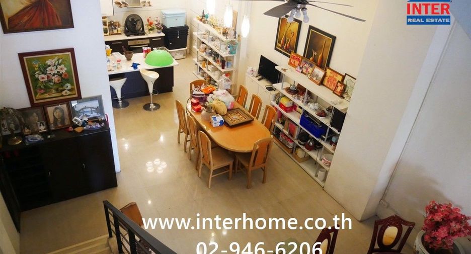 À vendre 4 chambres maison de ville à Prawet, Bangkok