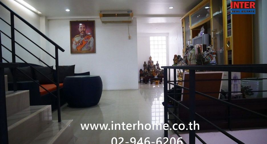 À vendre 4 chambres maison de ville à Prawet, Bangkok