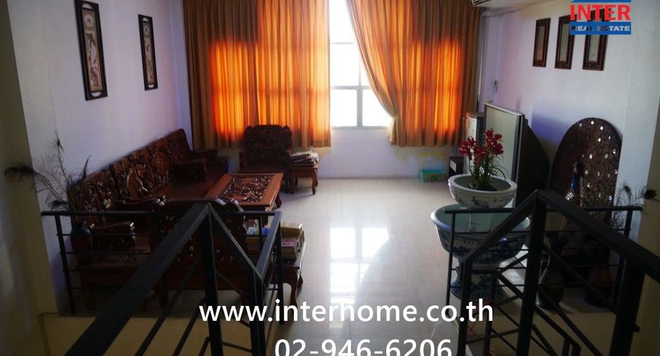 À vendre 4 chambres maison de ville à Prawet, Bangkok