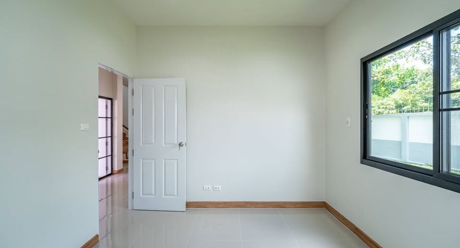 For sale 4 bedrooms house in Hang Dong, Chiang Mai