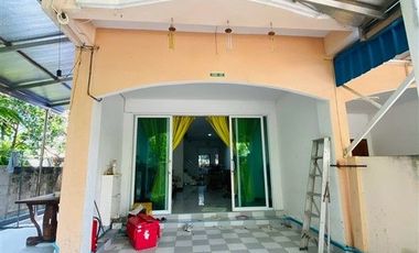 À vendre 3 chambres maison de ville à Phra Samut Chedi, Samut Prakan
